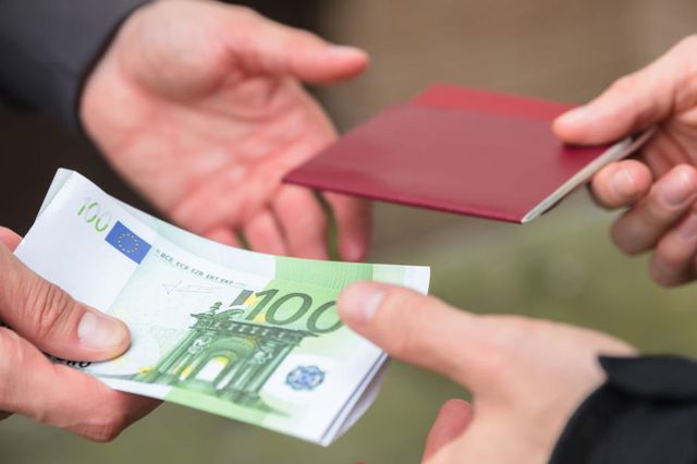 Khi người Trung Quốc đến Hy Lạp với những vali đầy tiền