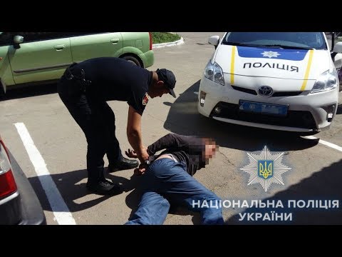 Kiev: Cảnh sát bắt tên cướp dùng dao cướp văn phòng gần nhà ga Darnhiskovo