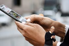 Apple ra mắt dịch vụ Tin tức với hàng trăm nguồn tin hấp dẫn