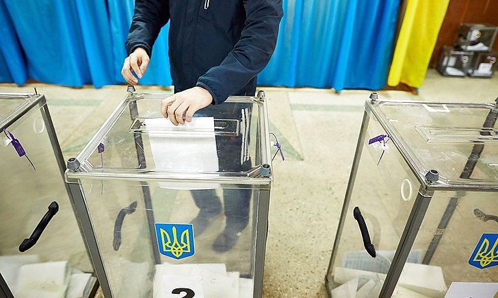Các nhân viên đặc nhiệm Ủy ban an ninh quốc gia Ukraine bắt đầu tuần tra các phố, sân bay, nhà ga đường sắt, bến xe