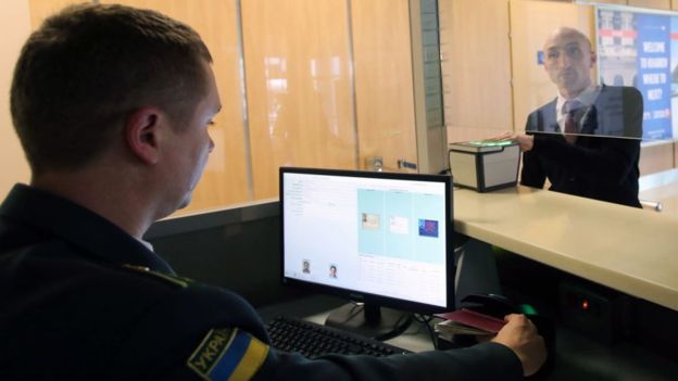 Trong ngày bầu cử tổng thống Ukraine, 80 người nước ngoài không được nhập cảnh vào Ukraine