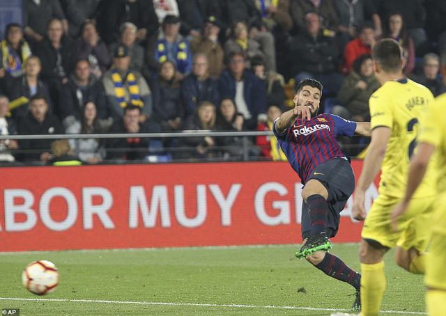 Villarreal 4-4 Barcelona: Messi, Suarez ghi bàn ở phút bù giờ
