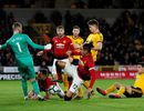 Wolves 2-1 Man Utd: "Quỷ đỏ" tự gieo hận