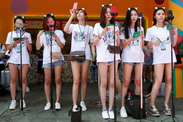 Live-Streaming ở Trung Quốc: Ngành kinh doanh tỷ đô đang bùng nổ mạnh mẽ, thu hút hàng triệu bạn trẻ muốn làm giàu