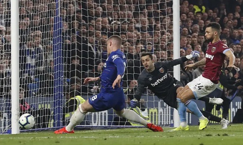 Hazard lập cú đúp, Chelsea lên thứ ba