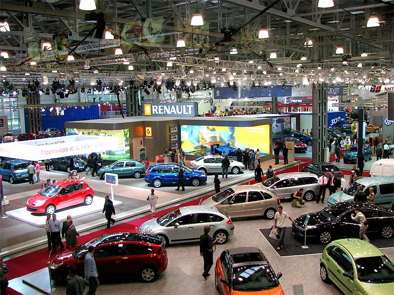 Kiev: 4 xe bị đánh cắp trong một cửa hàng buôn bán xe hơi