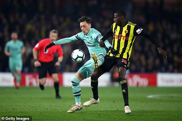 Watford “tặng chiến thắng” cho Arsenal vượt mặt Man Utd