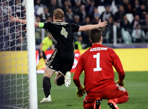 Ajax lập kỳ tích trong lịch sử bóng đá châu Âu