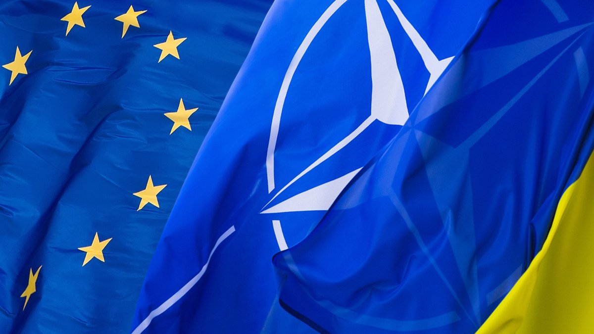 Poroshenko phê chuẩn kế hoạch các hoạt động trong khuôn khổ đường lối Ukraine hội nhập EU và NATO