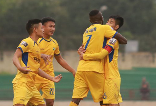 SLNA thắng trận sân khách đầu tiên tại V-League 2019