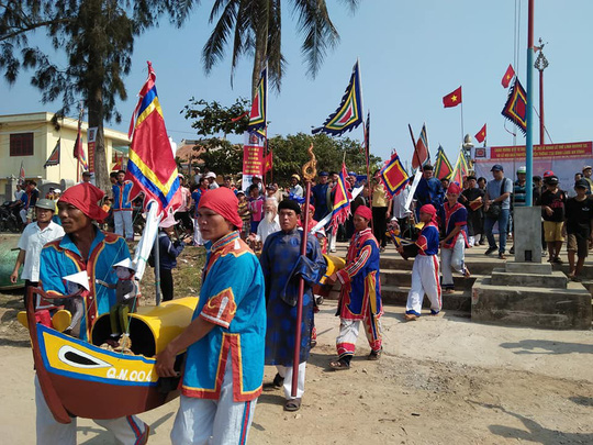 Thiêng liêng Lễ khao lề tri ân hùng binh Hoàng Sa ở Lý Sơn