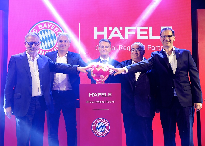 Chân sút huyền thoại của FC Bayern đến Việt Nam, so tài cùng Nguyễn Anh Đức