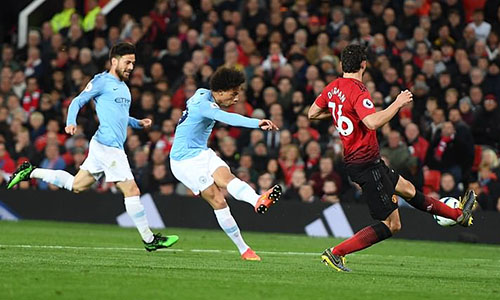 Hạ Man Utd, Man City tái chiếm đỉnh bảng