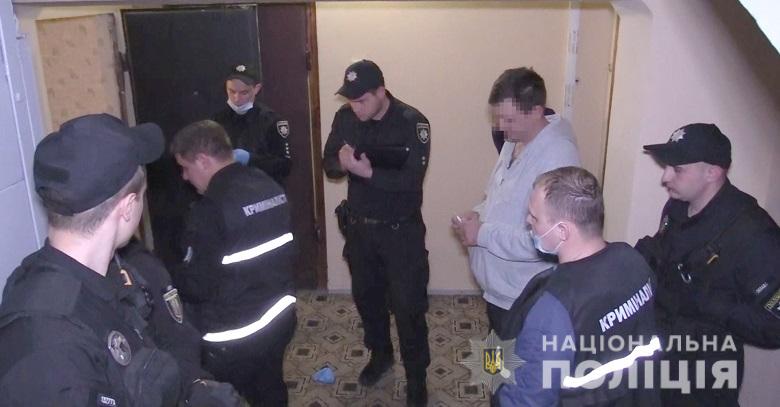 Lvov: Ba trẻ vị thành niên tra tấn bạn quen