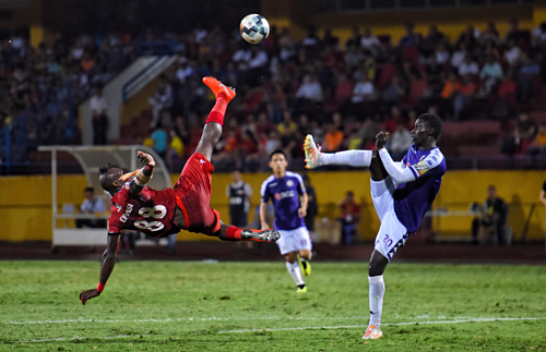 Hà Nội chiếm đỉnh bảng V-League 2019
