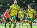 Xác định hai đội bóng sớm thăng hạng Premier League