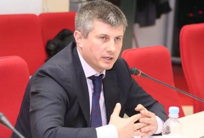 Đội ngũ của Zelinski tiến hành thẩm định quyền hạn của tổng thống Ukraine