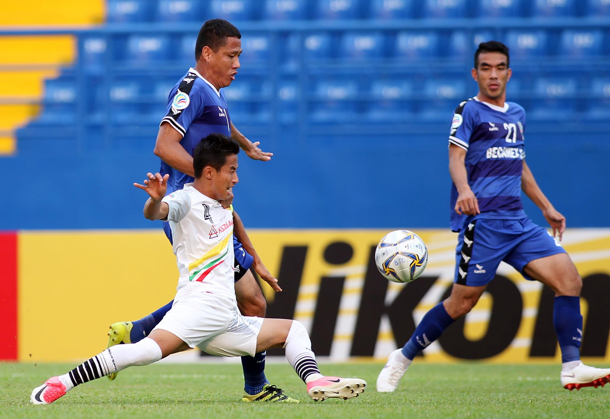 Bình Dương vs Hà Nội vòng 8 V-League: Thua đơn thiệt kép