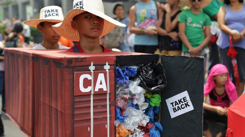 Bị Philippines dọa 'tuyên chiến', Canada đành nhận lại hàng tấn rác thải