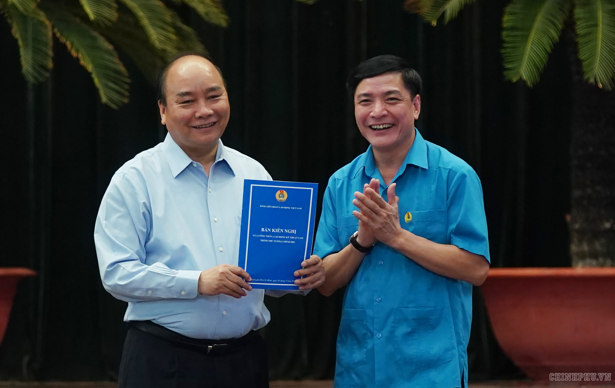 Thủ tướng đối thoại với công nhân kỹ thuật cao