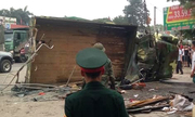 Xe quân sự bị lật, gần 30 chiến sĩ bị thương
