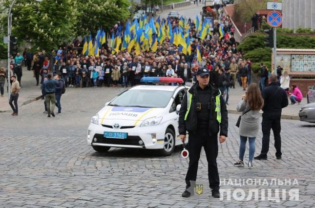 Kiev: Tuần hành nhân Ngày Chiến thắng “Không có ai bị quên lãng, không có gì bị lãng quên”.