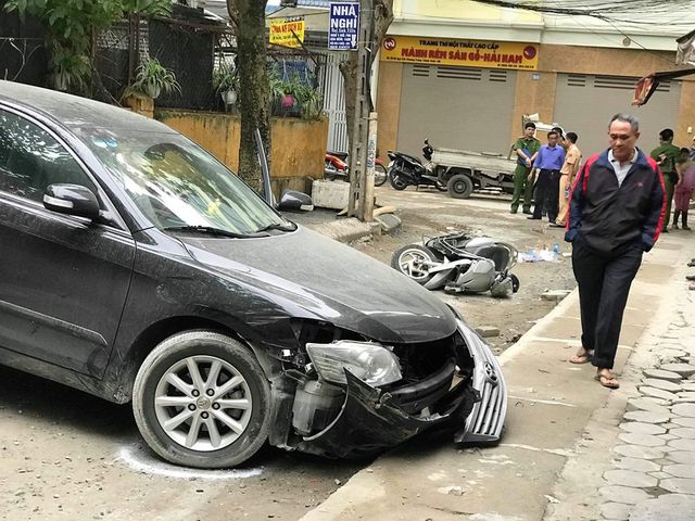 Xác định danh tính nữ tài xế lùi xe Camry cán chết người ở Hà Nội