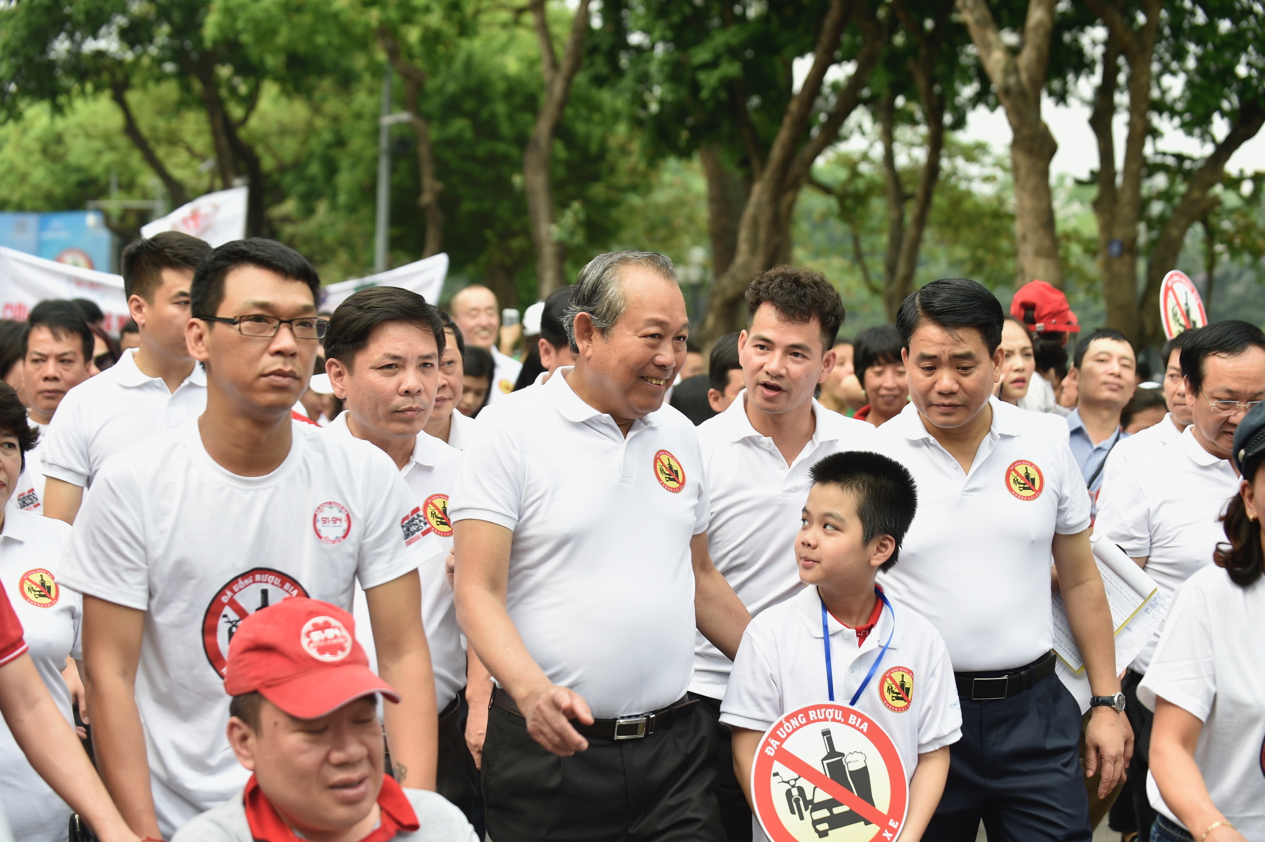 Người dân Thủ đô xuống đường kêu gọi: ‘Đã uống rượu bia - Không lái xe’