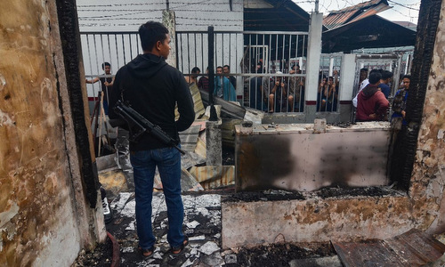 Hơn 100 tù nhân vượt ngục, đốt phá nhà tù tại Indonesia
