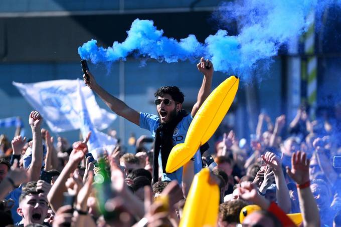 Man City nâng Cup vô địch Anh lần thứ tư trong bảy năm