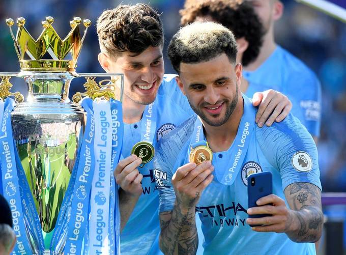 Man City nâng Cup vô địch Anh lần thứ tư trong bảy năm