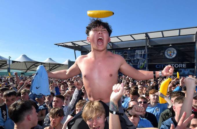 Man City nâng Cup vô địch Anh lần thứ tư trong bảy năm