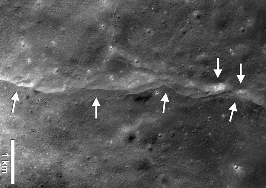 NASA cho xem bằng chứng Mặt trăng đang bé lại