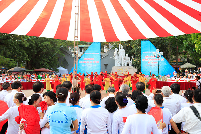 Đồng diễn văn hóa, thể thao nhân kỷ niệm 129 năm Ngày sinh Chủ tịch Hồ Chí Minh