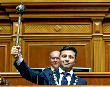 Tân Tổng thống Zelenskiy nhậm chức, phát thông điệp mạnh mẽ về quyết tâm thay đổi đất nước