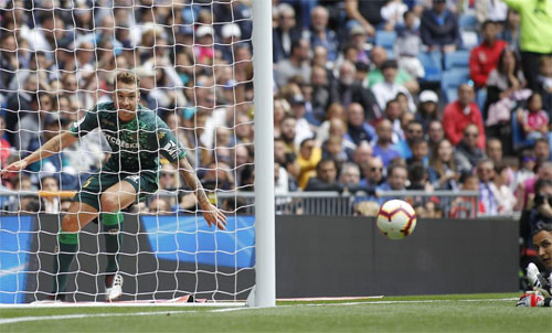 Real khép lại mùa giải bằng thất bại ngay tại Bernabeu