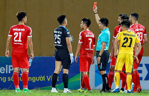 Viettel hạ Hải Phòng trong trận cầu 2 thẻ đỏ
