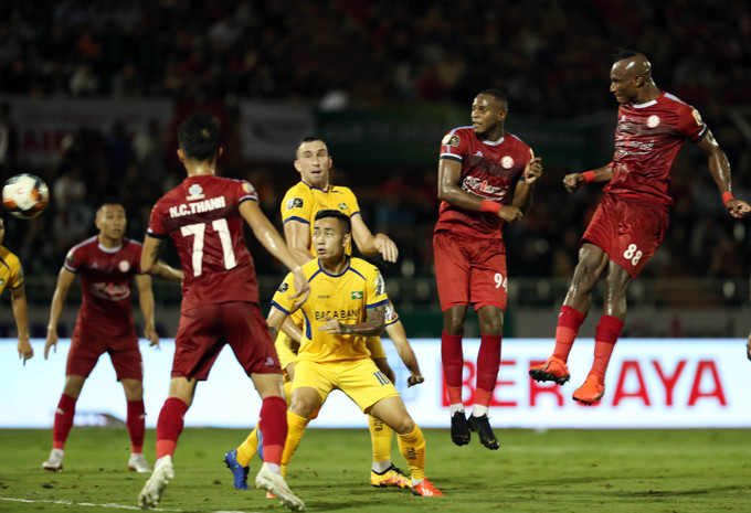TP HCM bỏ cách Hà Nội 5 điểm ở V-League