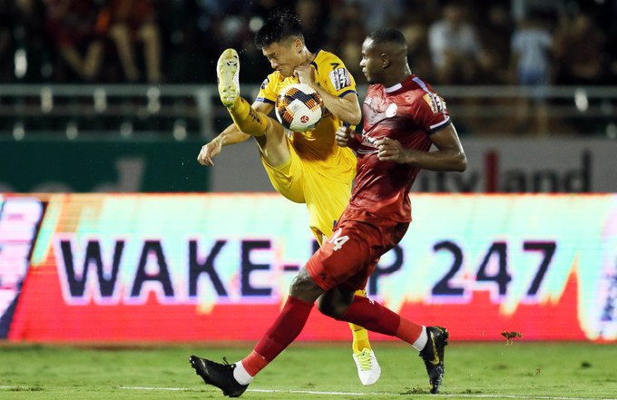 TP HCM bỏ cách Hà Nội 5 điểm ở V-League