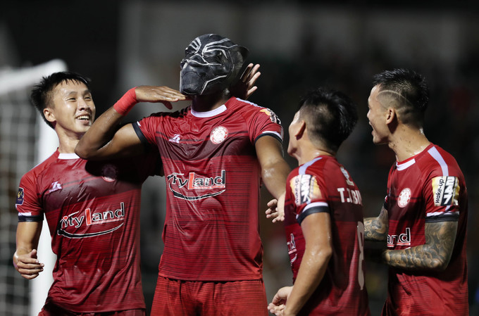 TP HCM bỏ cách Hà Nội 5 điểm ở V-League