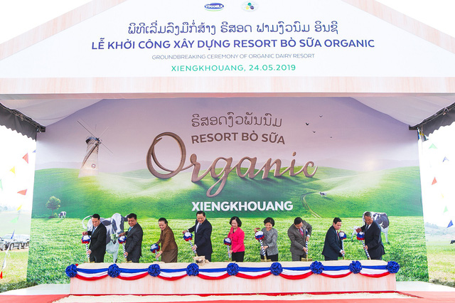 Vinamilk liên doanh với doanh nghiệp Lào và Nhật Bản khởi công xây dựng "resort" bò sữa organic quy mô 5.000 ha tại Lào