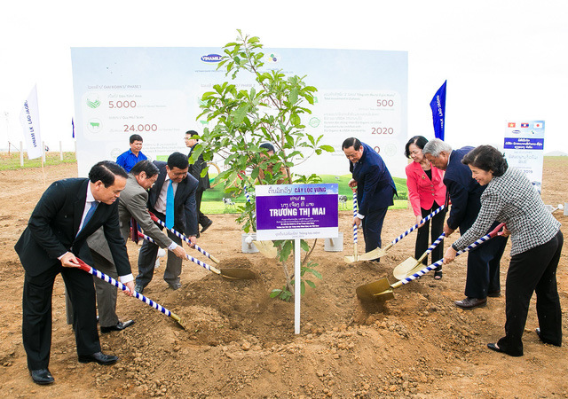 Vinamilk liên doanh với doanh nghiệp Lào và Nhật Bản khởi công xây dựng "resort" bò sữa organic quy mô 5.000 ha tại Lào
