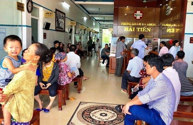 Hơn 50 du khách nhập viện sau khi ăn hải sản ở Thanh Hóa