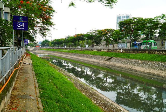 Nước sông Tô lịch đổi màu sau nửa tháng lọc bằng công nghệ Nhật