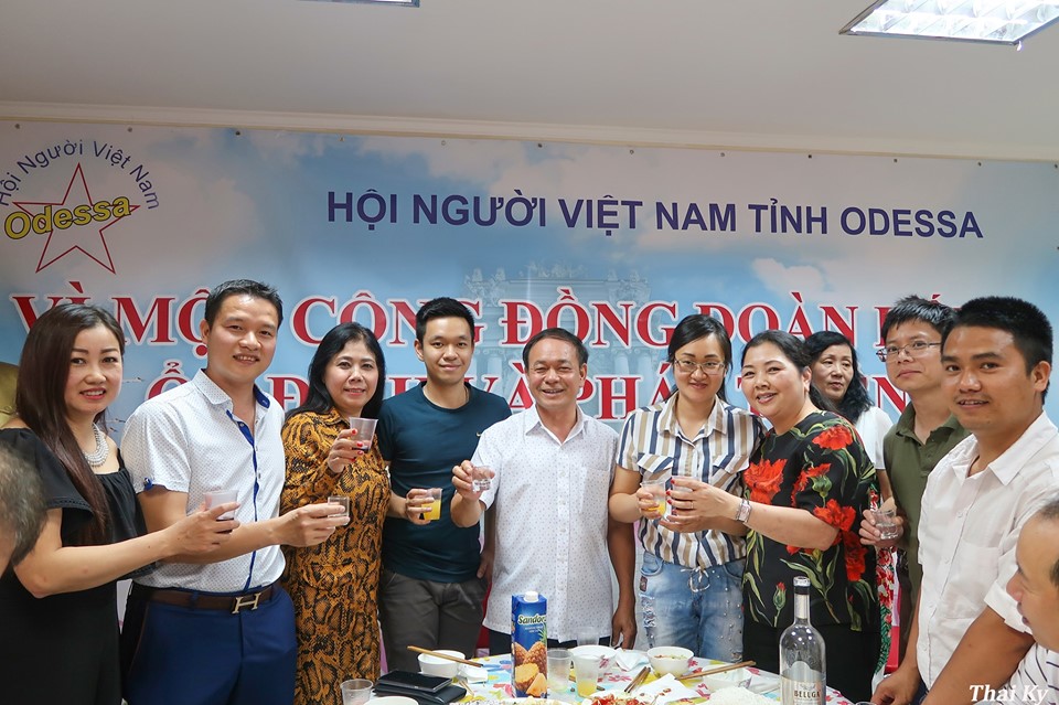 Bữa tiệc chia tay đầy xúc động với gia đình ông Nguyễn Sỹ Xuân