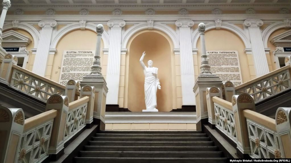Cuộc chiến vì ghế hiệu trưởng trường đại học Y Odessa: Lại xảy ra đụng độ, ẩu đả trong trường