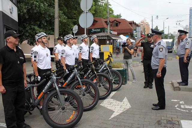 Odessa: Xuất hiện các nhân viên “tuần tra thông tin“ phục vụ cho các khách du lịch.
