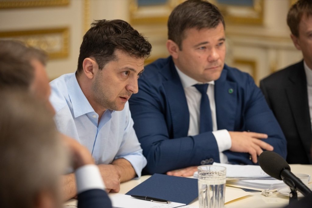Ukraine: Cạnh phủ tổng thống diễn ra hoạt động biểu tình phản đối: "Hãy dừng đầu hàng"