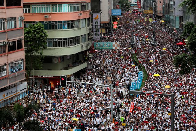 Hong Kong “rung chuyển” trước biển người phản đối dự luật dẫn độ sang Trung Quốc