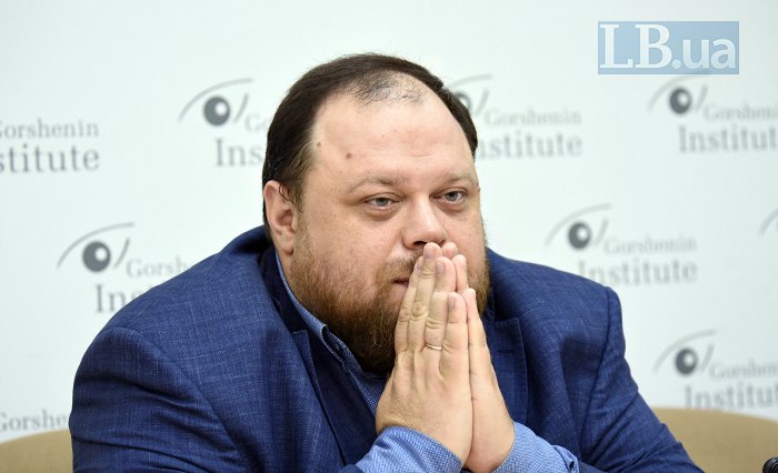 Stefanchuk ví Zelinski với quân vua trong bàn cờ và nêu kế hoạch 100 ngày